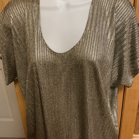 Gold Metallic top - Picture 1 of 3